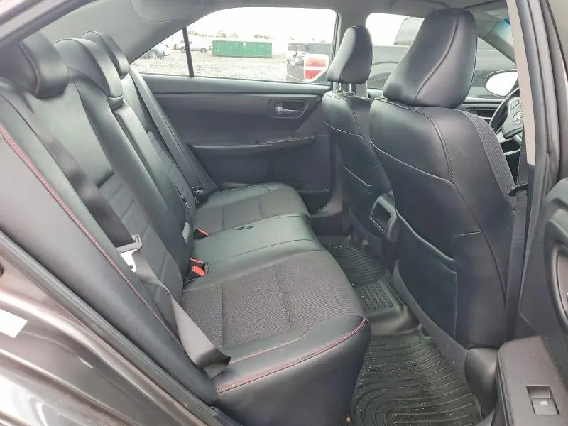 2016 TOYOTA CAMRY SE  