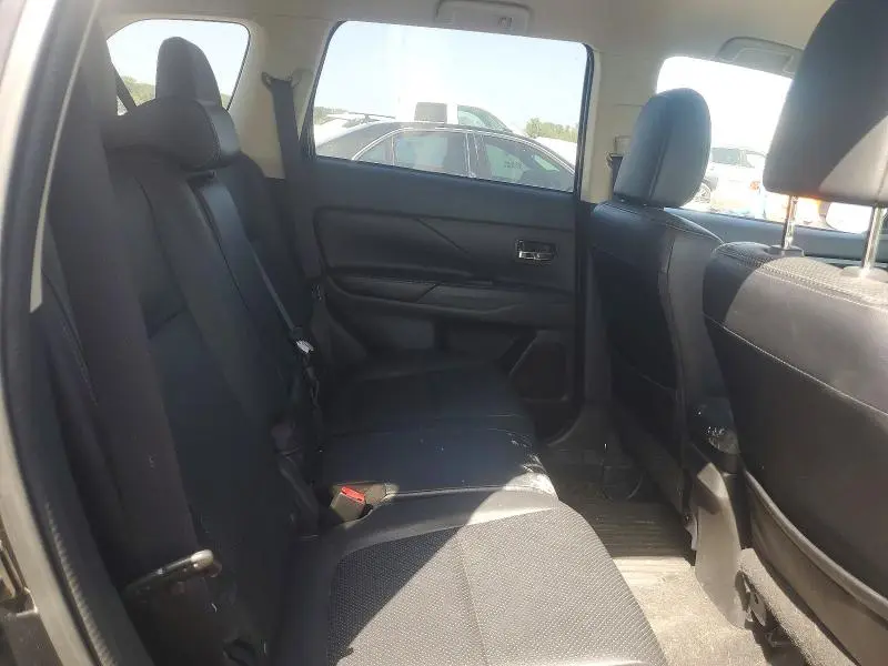 2016 MITSUBISHI OUTLANDER SE  