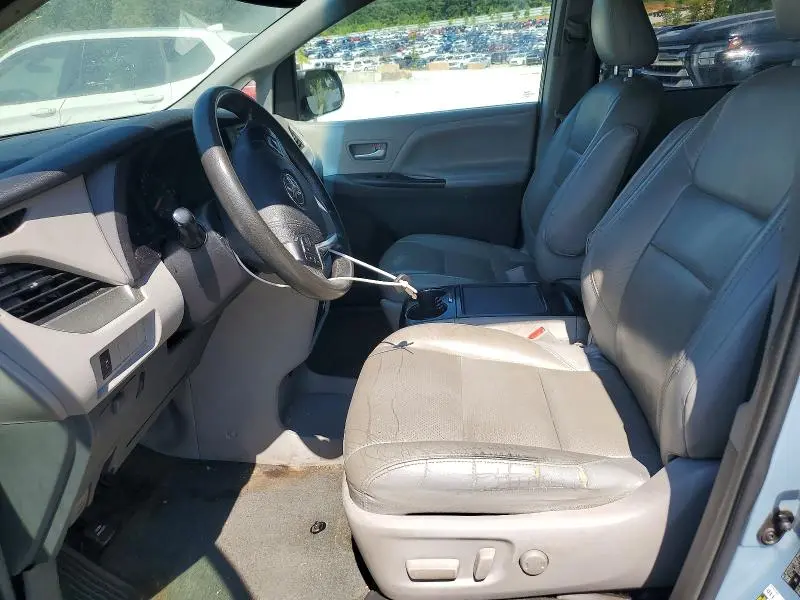 2015 TOYOTA SIENNA LE  