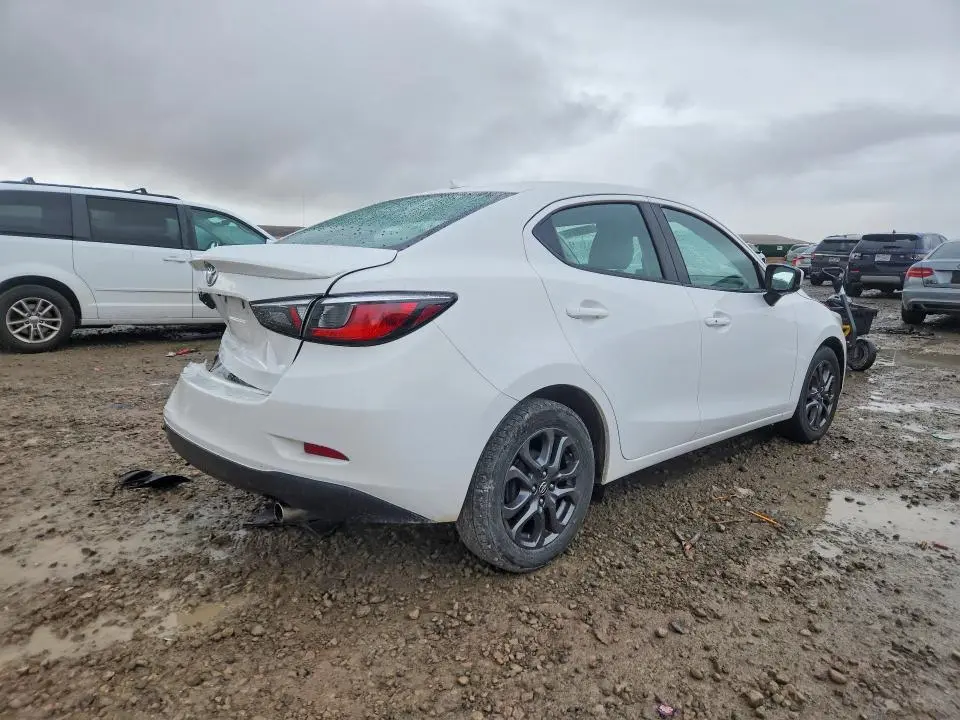 2019 TOYOTA YARIS LE  