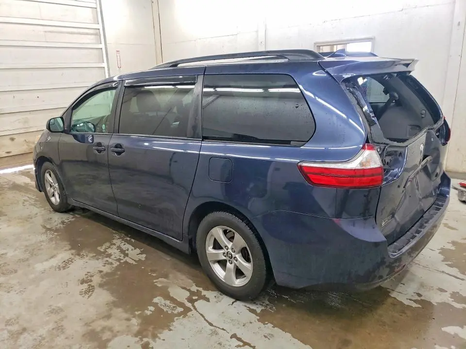 2018 TOYOTA SIENNA LE  