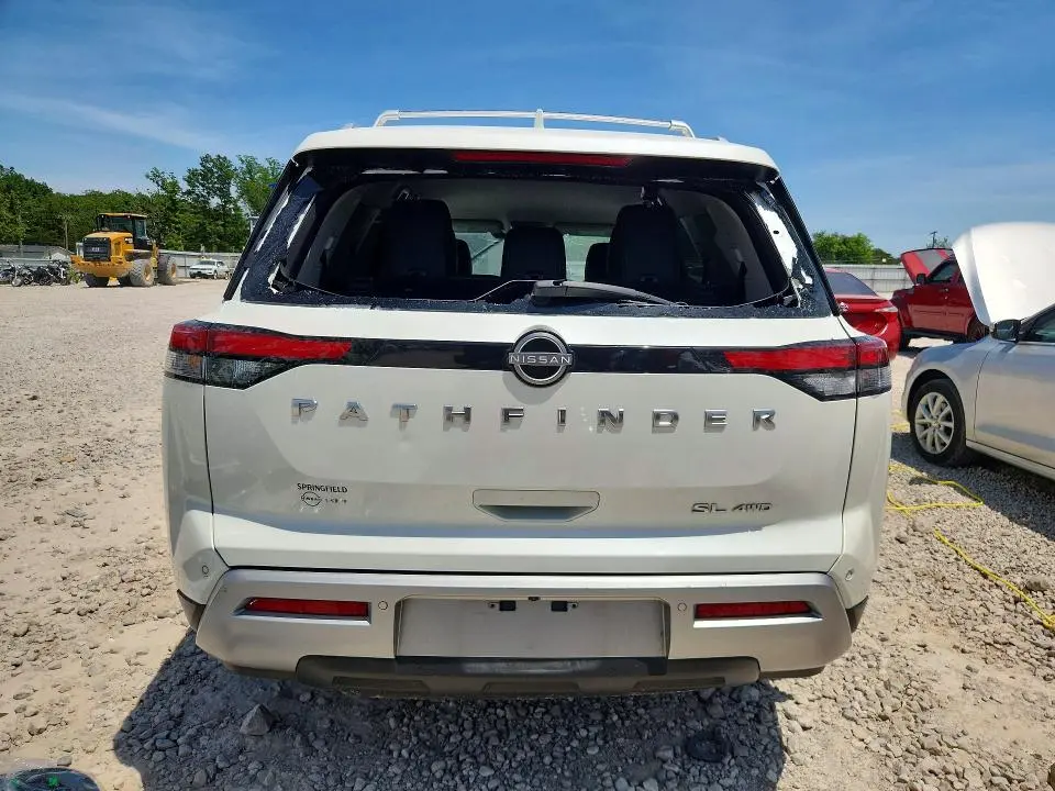 2024 NISSAN PATHFINDER SL  