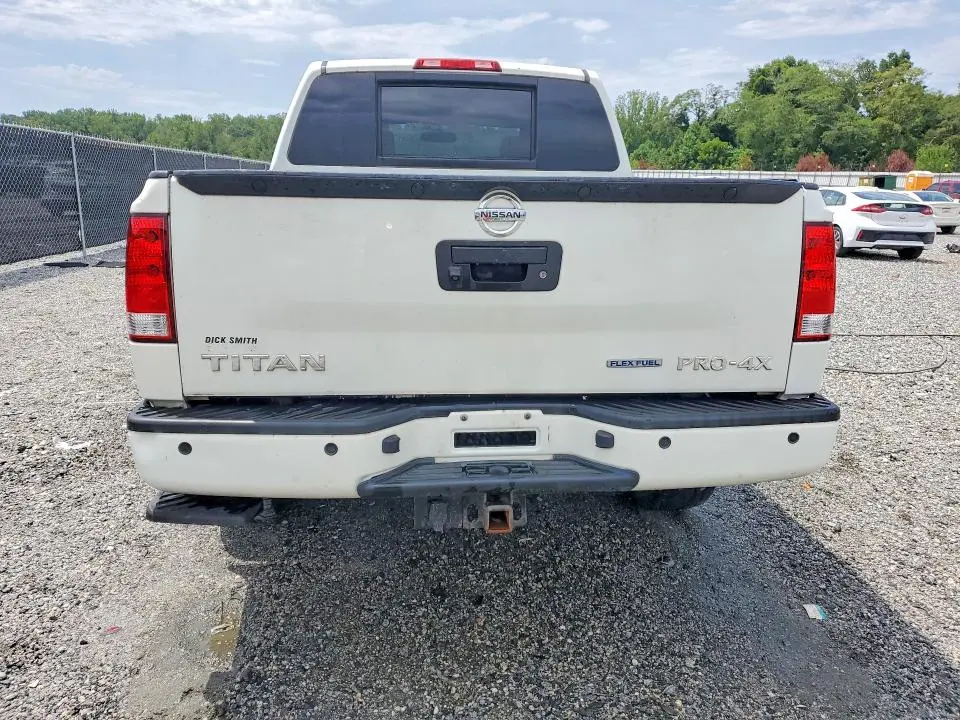 2015 NISSAN TITAN PRO-4X  
