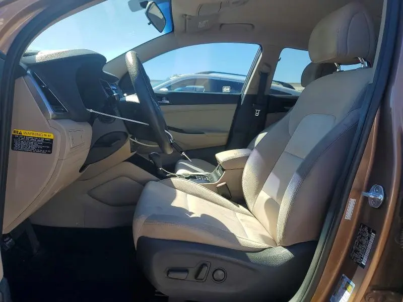 2017 HYUNDAI TUCSON SE  