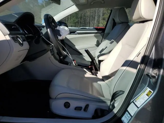 2017 VOLKSWAGEN PASSAT SE  