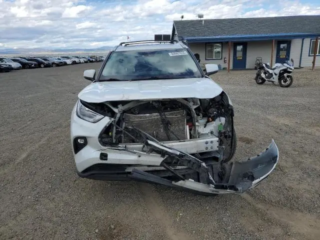 2022 TOYOTA HIGHLANDER XLE  