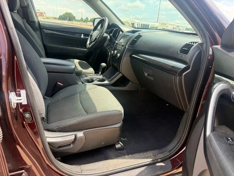 2013 KIA SORENTO LX  
