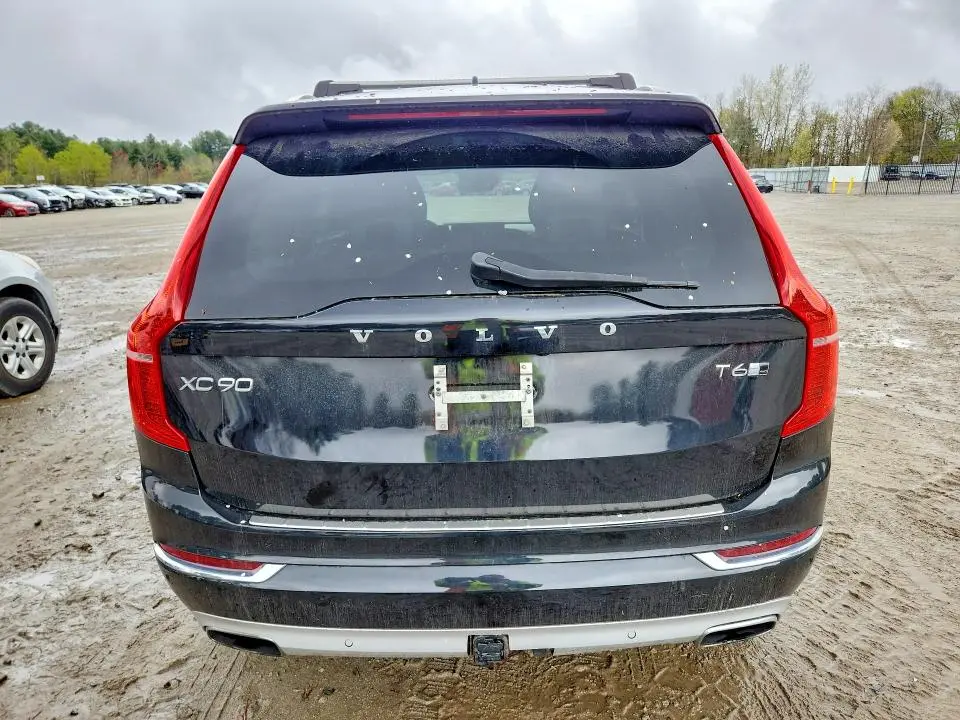 2017 VOLVO XC90 T6  