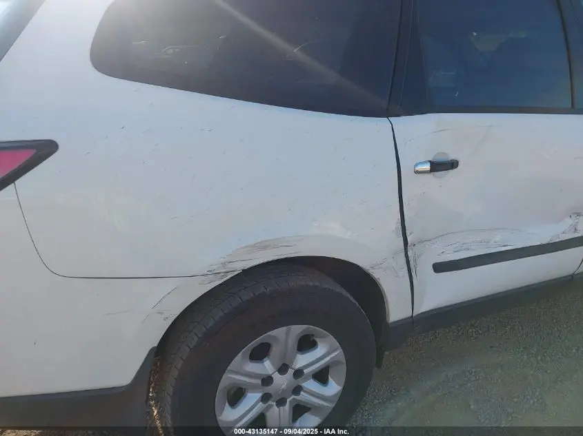 2014 CHEVROLET TRAVERSE LS