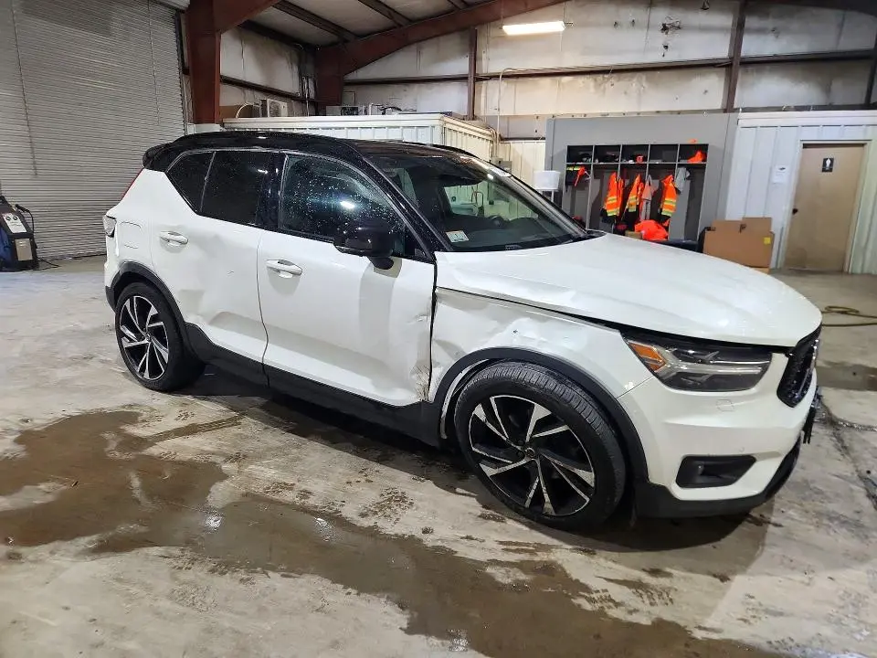 2021 VOLVO XC40 T5 R-DESIGN  