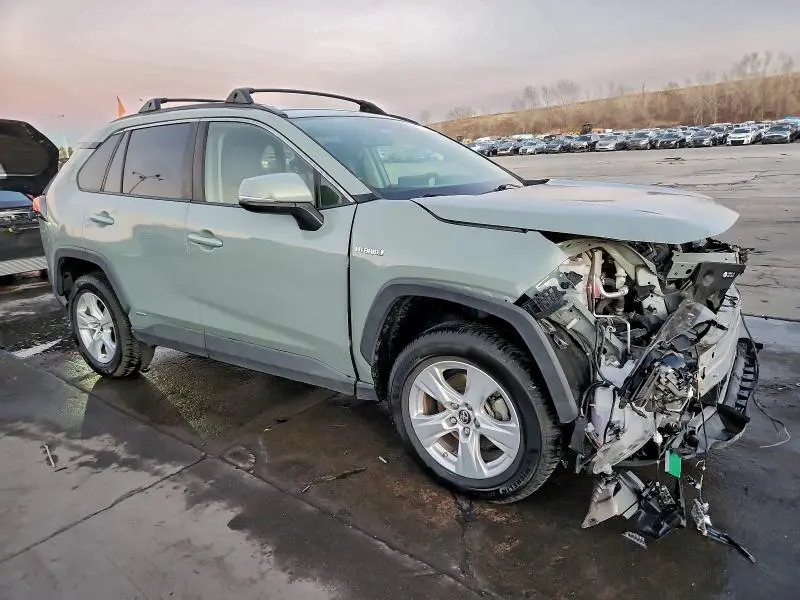 2019 TOYOTA RAV4 XLE  