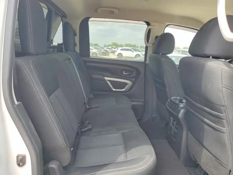 2017 NISSAN TITAN SV  