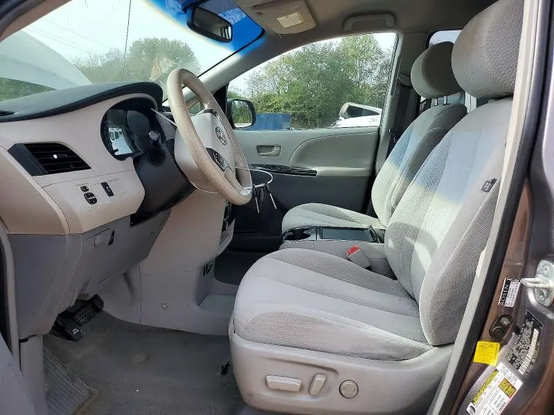 2012 TOYOTA SIENNA LE  