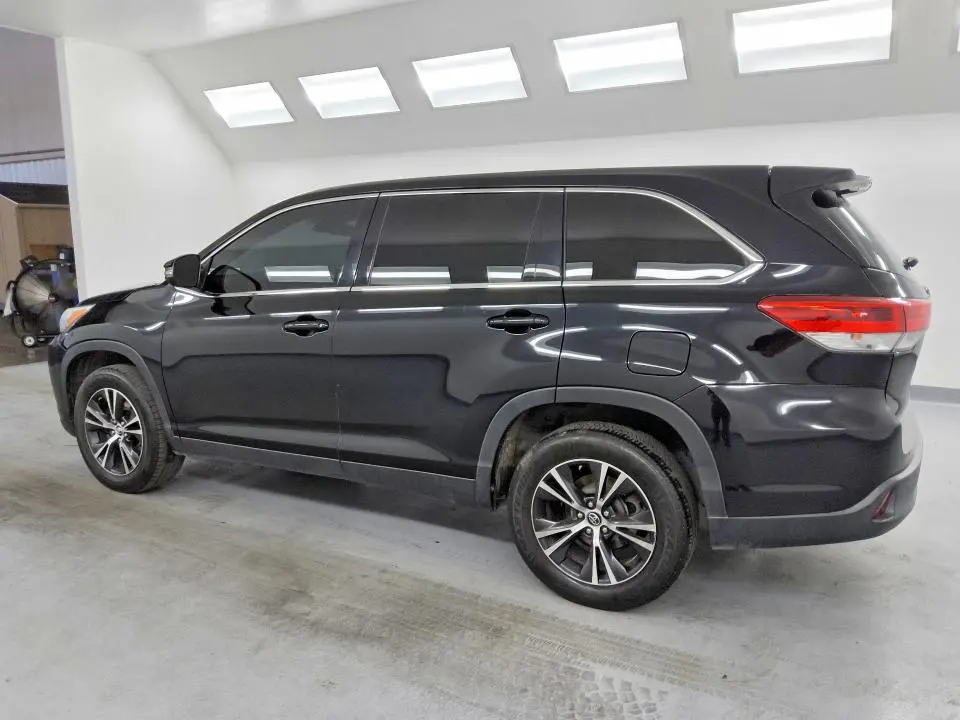 2019 TOYOTA HIGHLANDER LE  