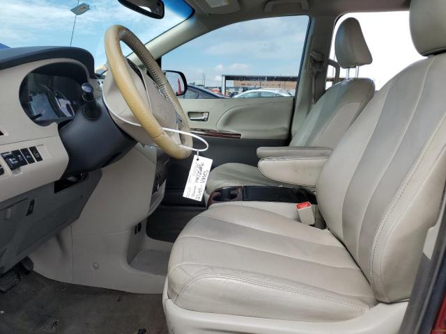 2013 TOYOTA SIENNA XLE