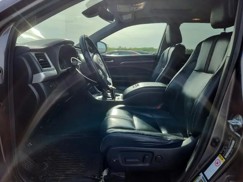2017 TOYOTA HIGHLANDER SE  