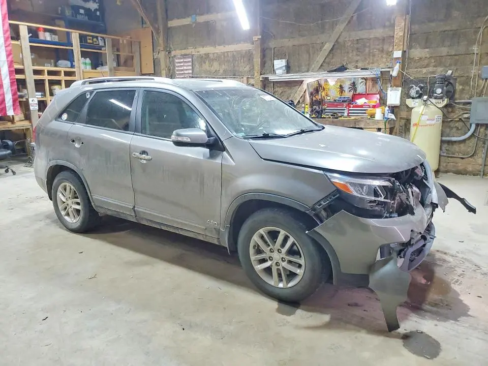 2015 KIA SORENTO LX  