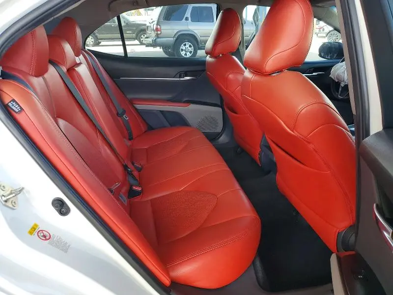 2018 TOYOTA CAMRY SE  