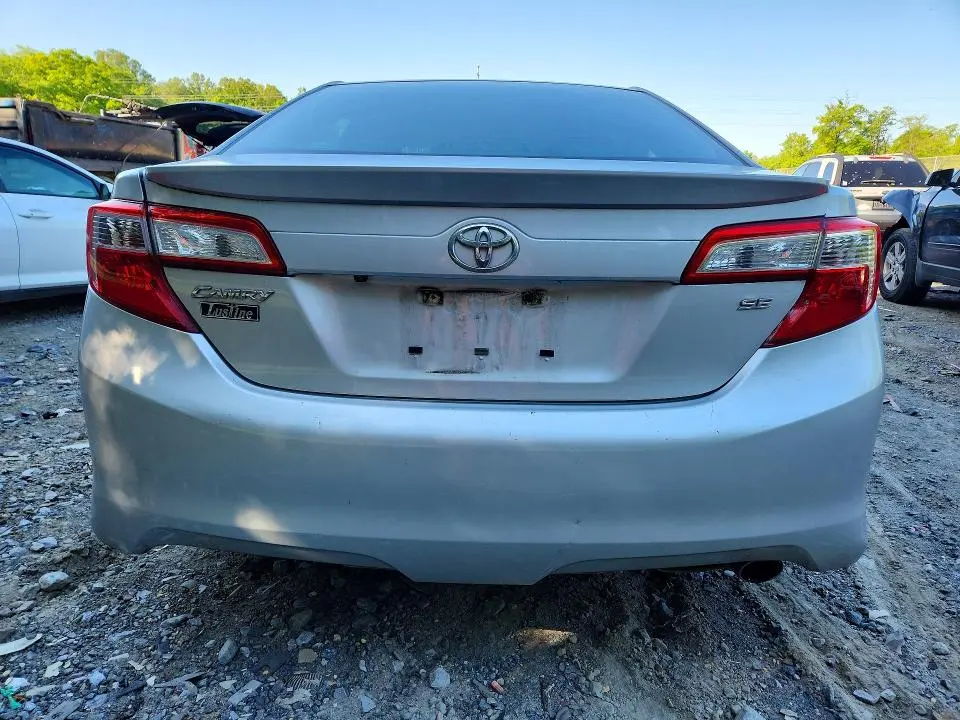 2014 TOYOTA CAMRY SE  