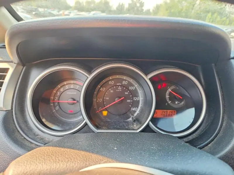 2011 NISSAN VERSA 1.8 S  