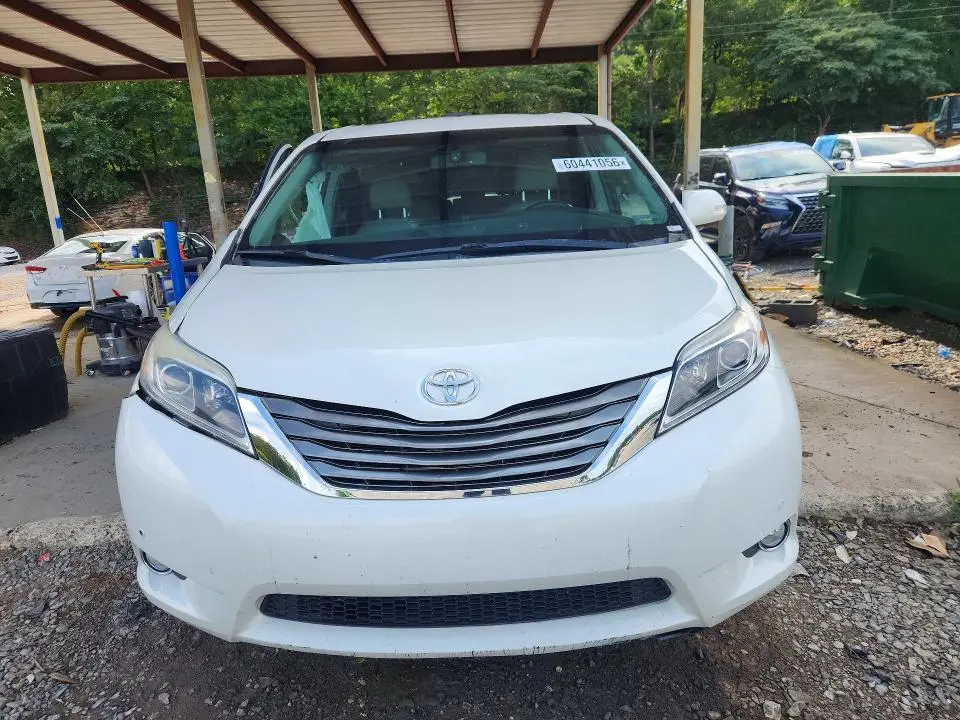 2017 TOYOTA SIENNA LIMITED PREMIUM 7-PASSENGER  