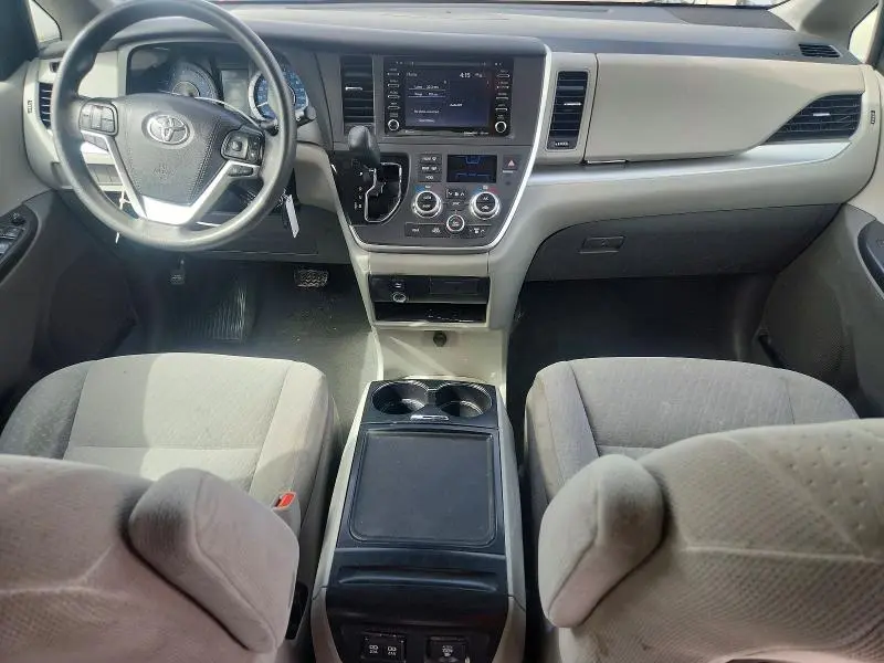 2020 TOYOTA SIENNA LE  