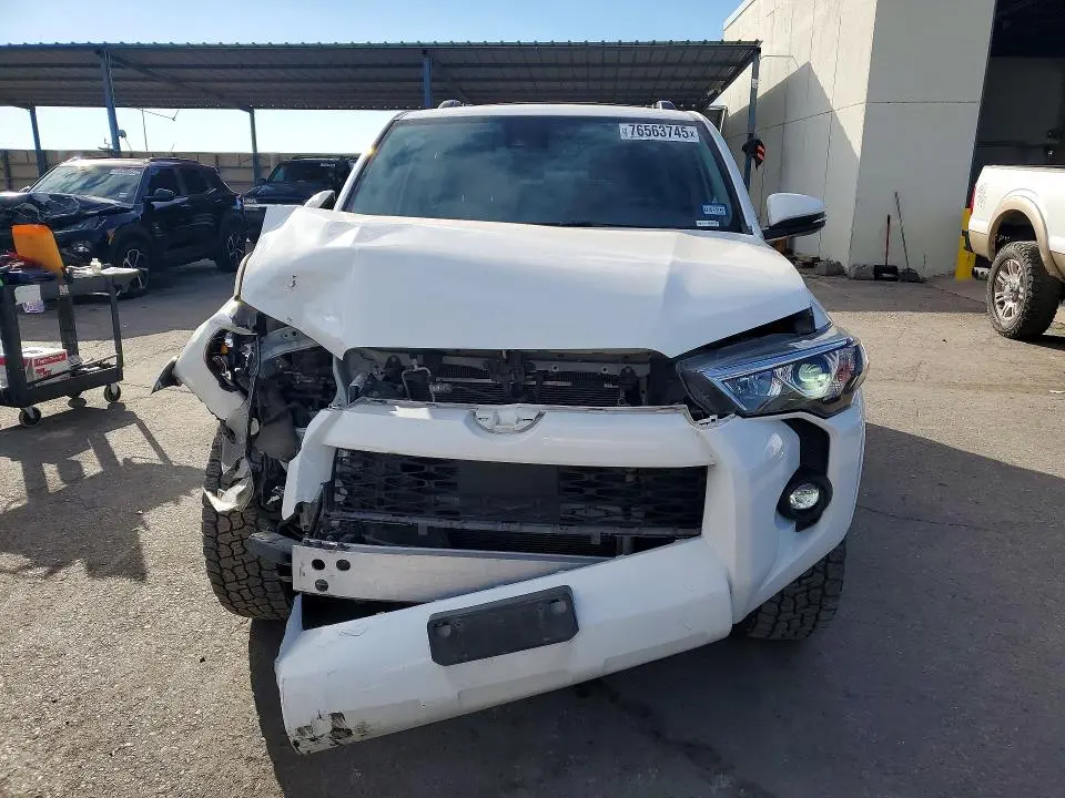 2022 TOYOTA 4RUNNER SR5  