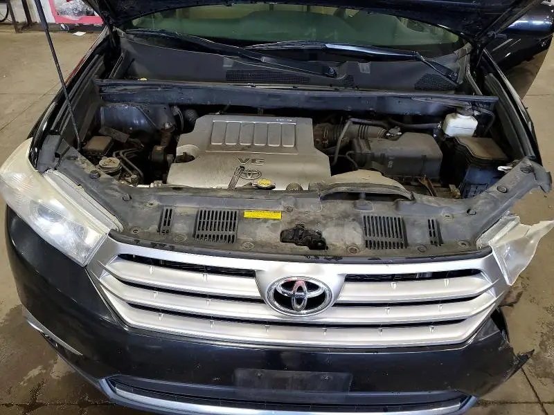 2013 TOYOTA HIGHLANDER PLUS  