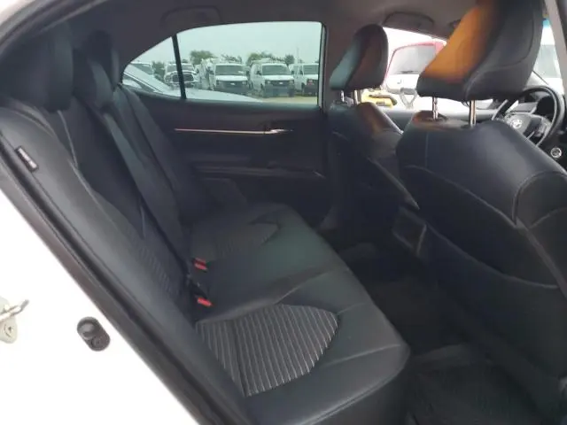 2020 TOYOTA CAMRY SE  