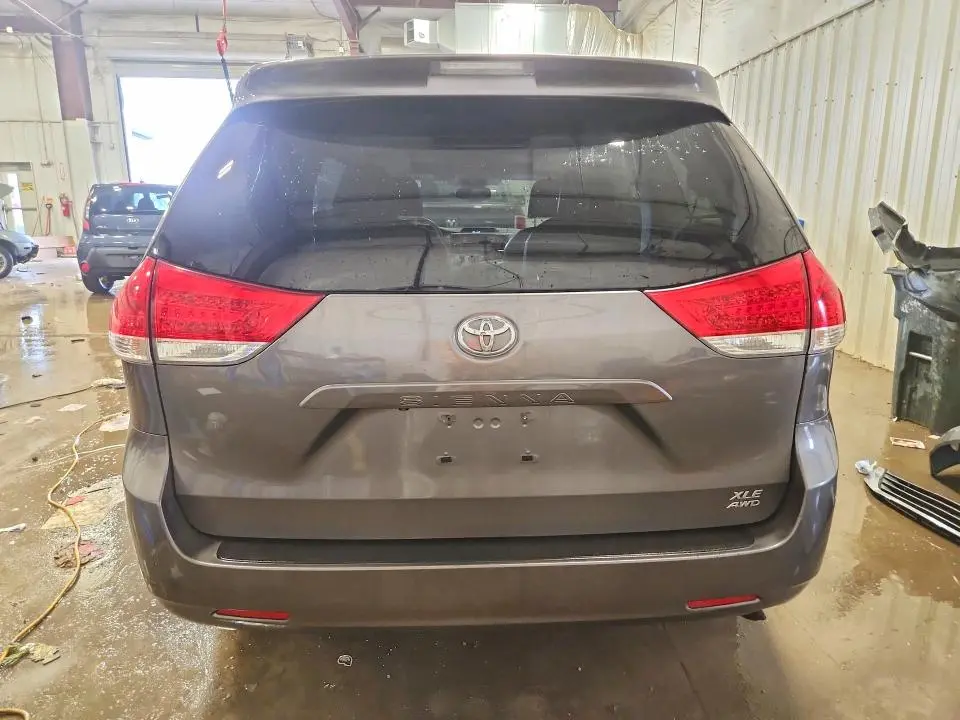 2011 TOYOTA SIENNA XLE 7 PASSENGER  