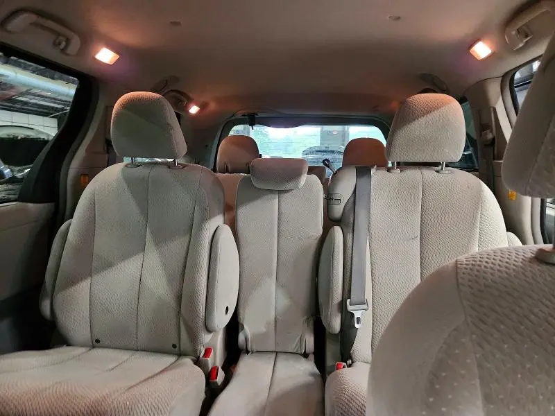 2011 TOYOTA SIENNA LE  