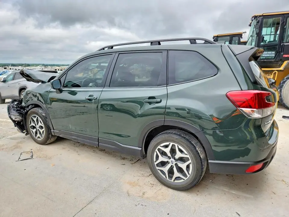 2022 SUBARU FORESTER PREMIUM  