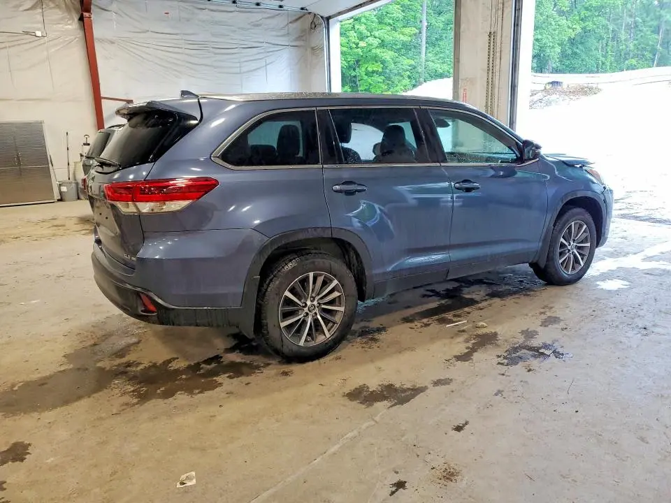 2019 TOYOTA HIGHLANDER XLE  