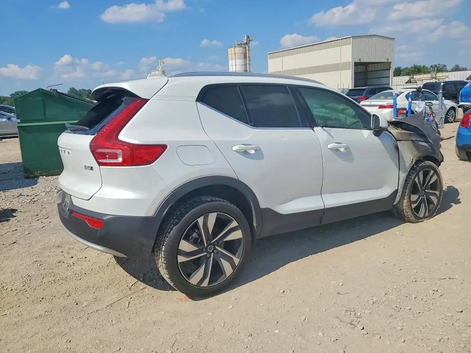 2023 VOLVO XC40 ULTIMATE  