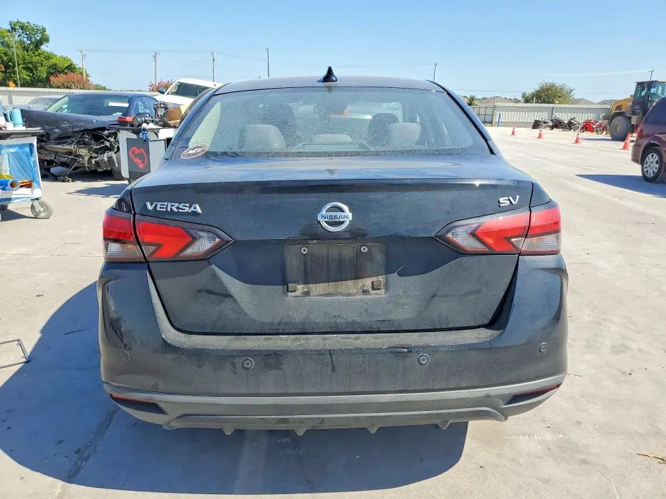 2021 NISSAN VERSA SV  