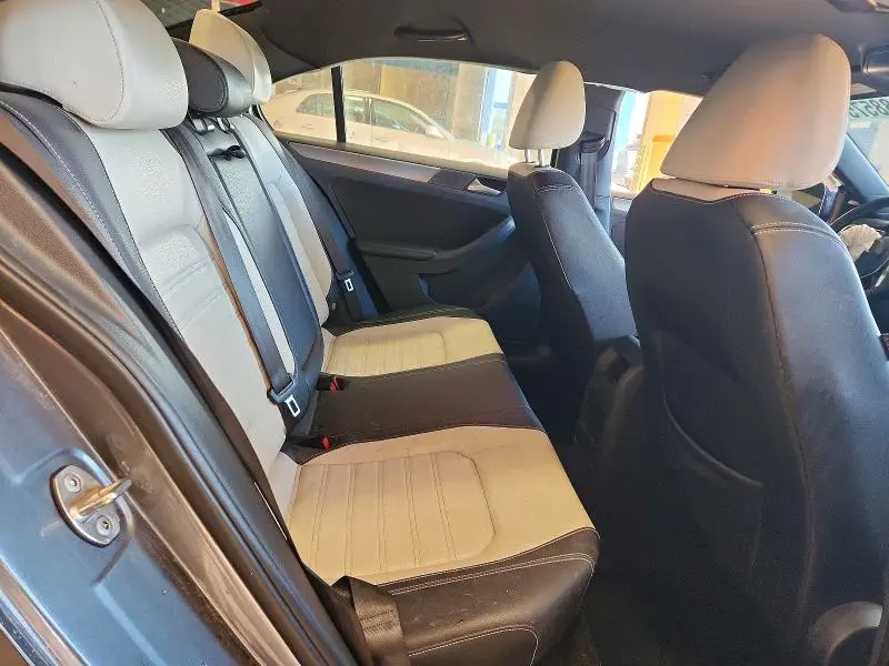 2016 VOLKSWAGEN JETTA SPORT  