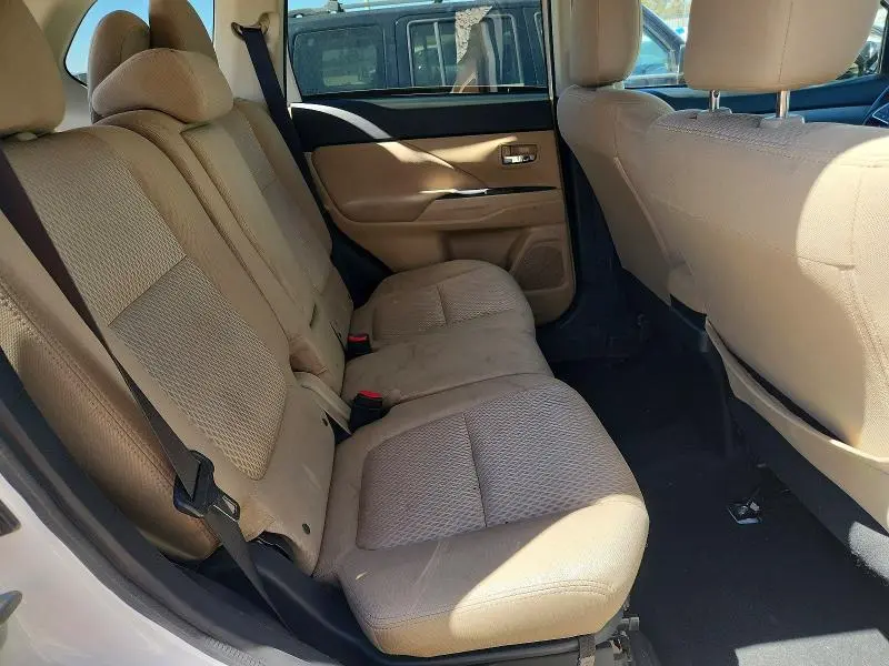 2017 MITSUBISHI OUTLANDER SE  