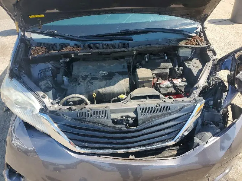 2014 TOYOTA SIENNA LE  