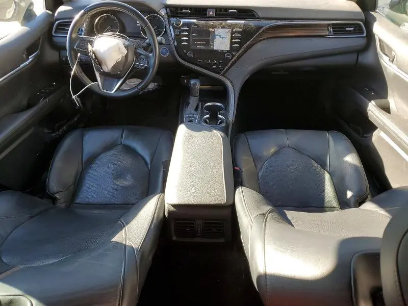 2020 TOYOTA CAMRY XLE  