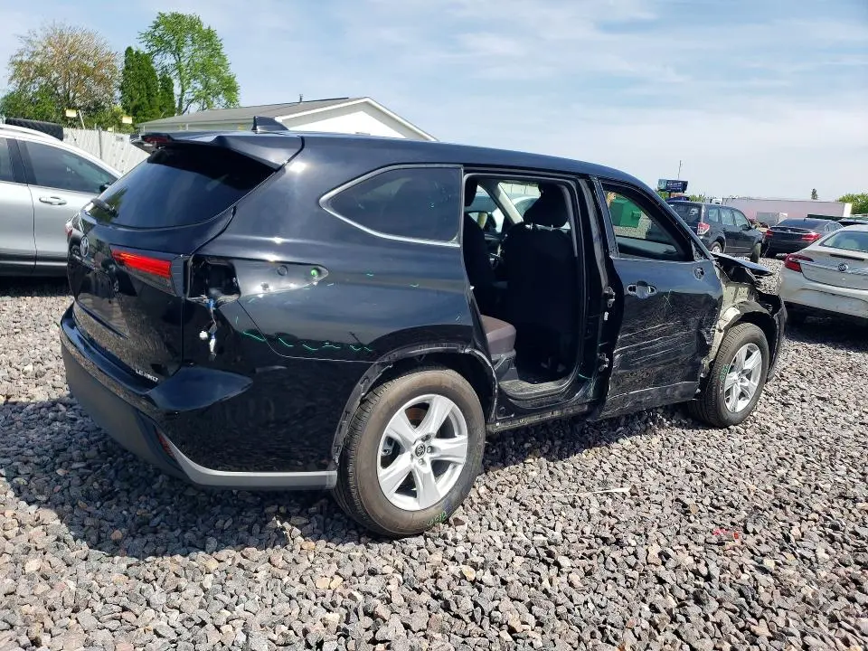 2021 TOYOTA HIGHLANDER LE  