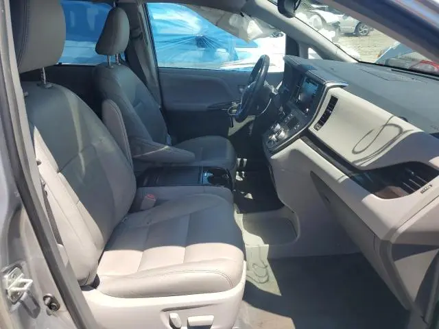 2018 TOYOTA SIENNA XLE