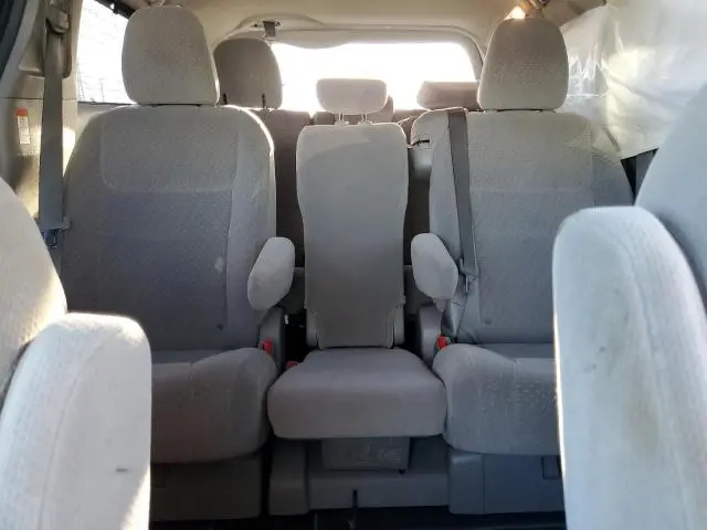 2019 TOYOTA SIENNA LE  