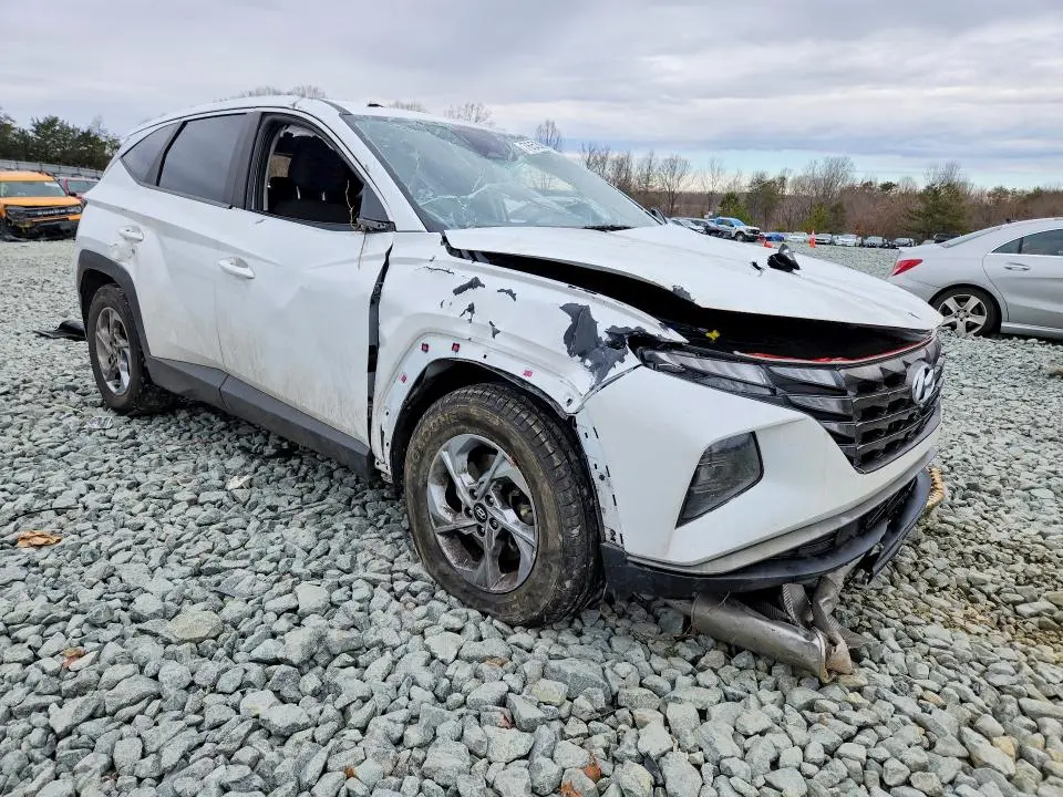 2022 HYUNDAI TUCSON SE  