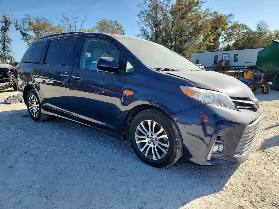 2019 TOYOTA SIENNA XLE 8-PASSENGER  