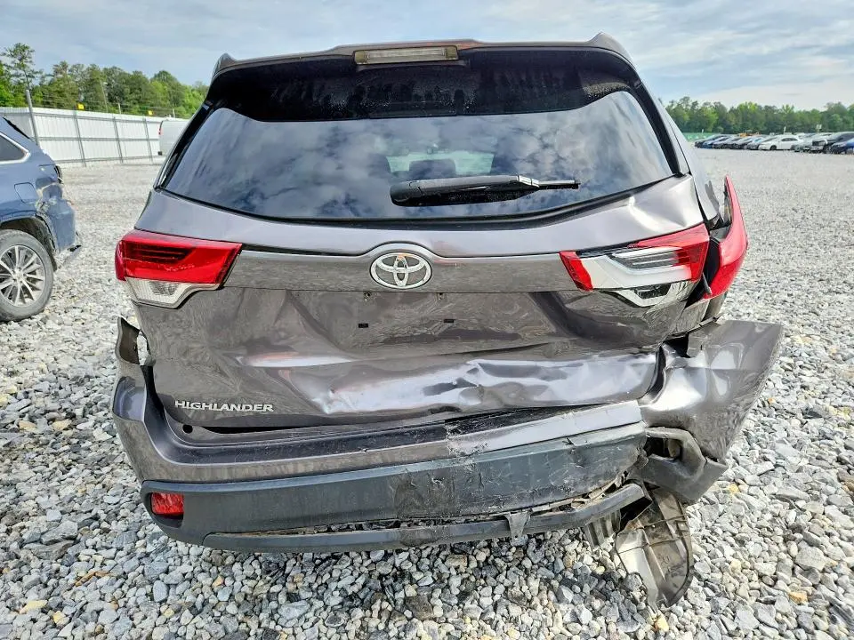 2019 TOYOTA HIGHLANDER LE  