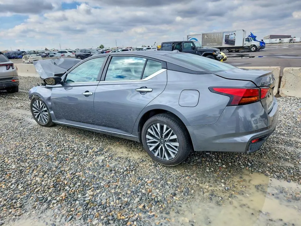 2024 NISSAN ALTIMA SV  