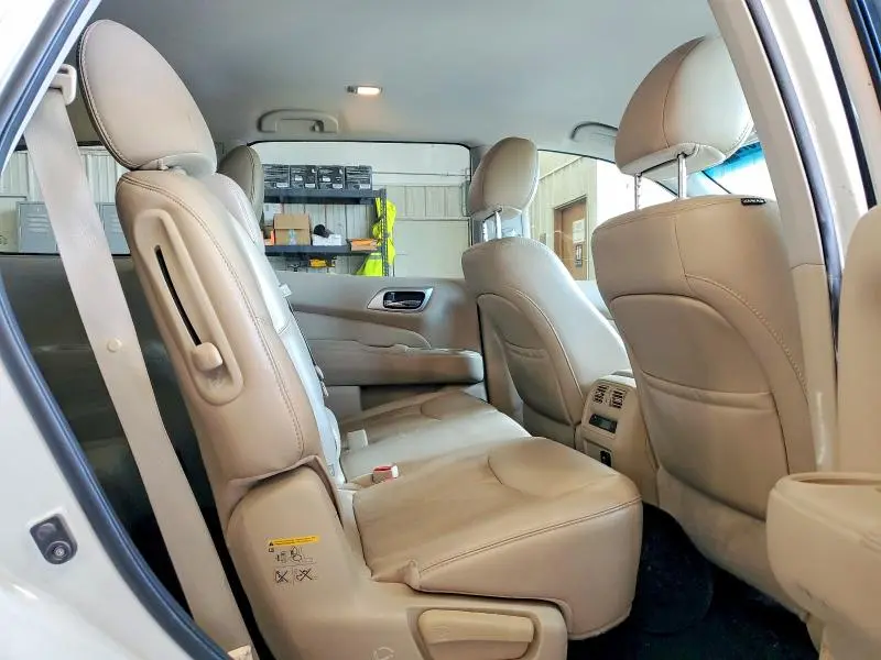 2016 NISSAN PATHFINDER SL  
