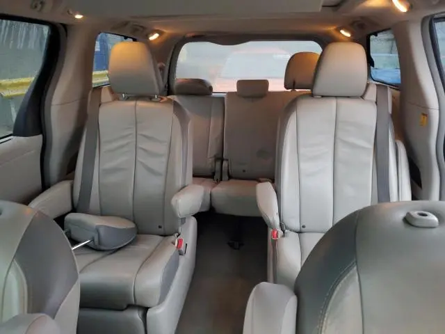 2013 TOYOTA SIENNA XLE  