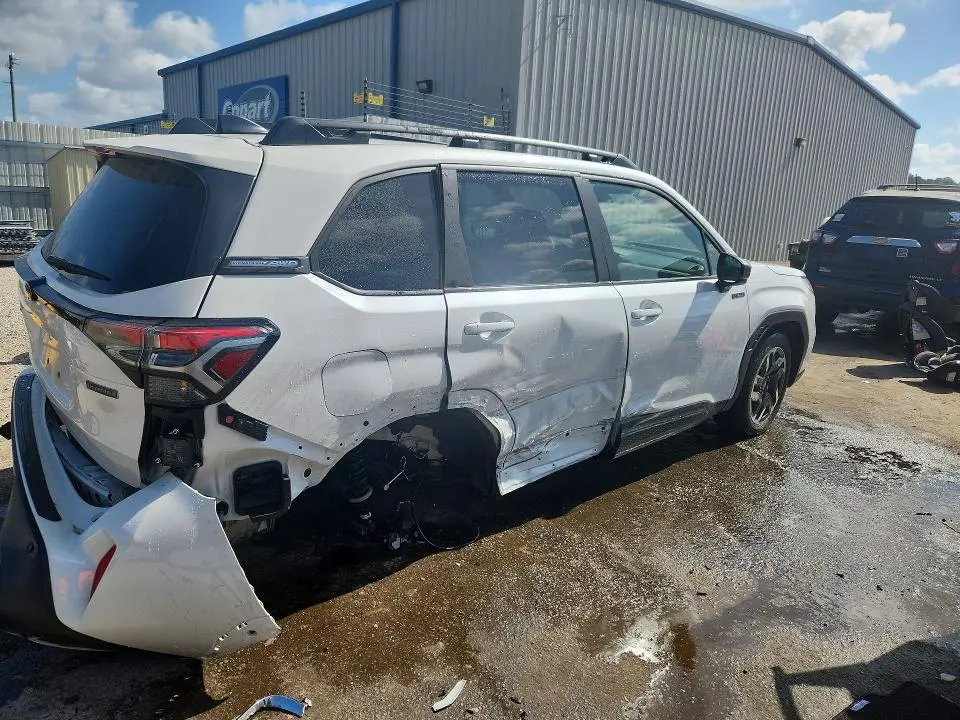 2025 SUBARU FORESTER LIMITED  