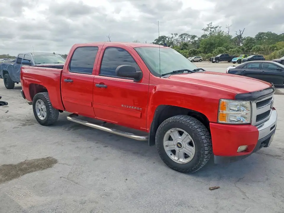 2011 CHEVROLET SILVERADO C1500 LT  